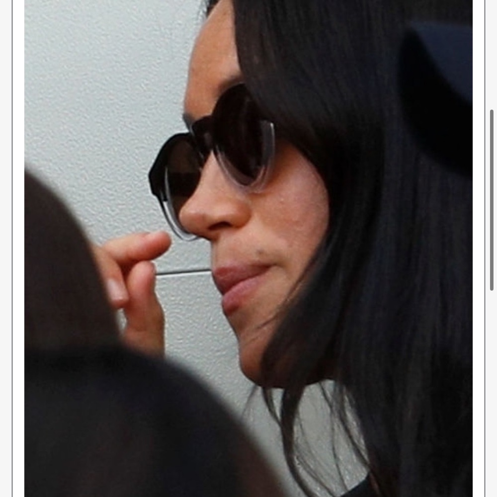 Illesteva Black Round Sunglasses